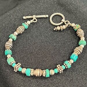 💚🩶Silver & green custom beaded bracelet🩶💚